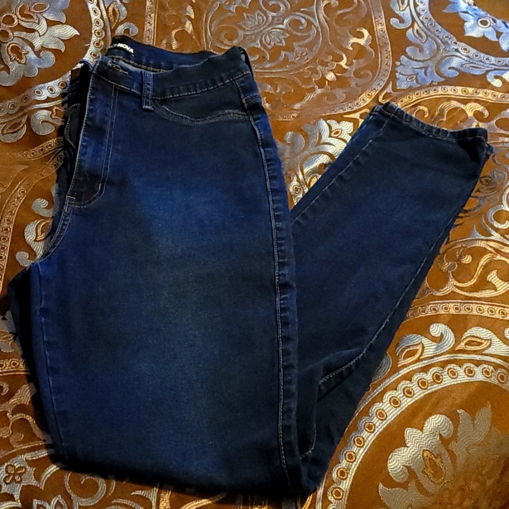 FASHION NOVA JEANS
